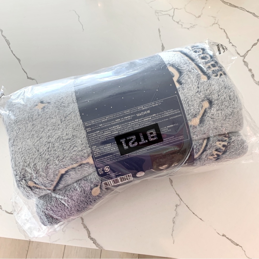 ๐ BT21 Blue Glow-in-the-Dark Constellations Plush Throw Blanket 55 x 38 inches - Picture 5 of 7